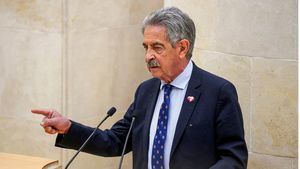 Revilla, "perplejo" tras la denuncia del Rey emérito, critica que un "inviolable denuncie a un ciudadano"
