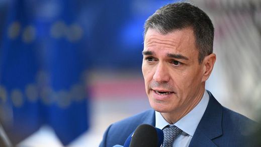 Pedro Sánchez atiende a los medios