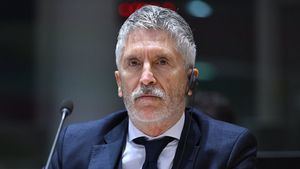 Ábalos mete a Marlaska en el 'ajo' y quiere que vaya a declarar por el caso de las mascarillas