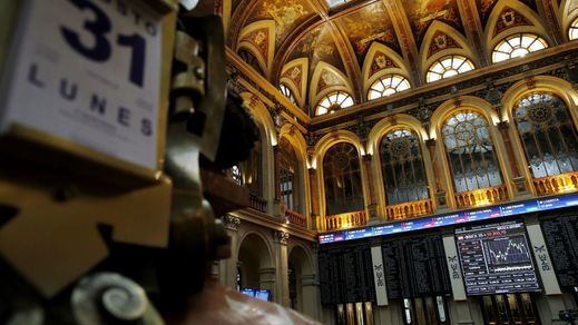 El Ibex 35 vuelve a sufrir una sangría, baja un 2,22%, mientras Wall Street se muestra muy volátil