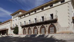 Paradores niega "categóricamente" los destrozos de Teruel y Alegría y Azcón se enzarzan