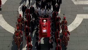 El féretro del papa Francisco ya está en la Basílica de San Pedro y el Vaticano muestra su cuerpo
