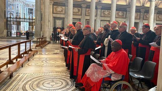 Varios cardenales en el Vaticano
