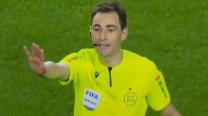 El árbitro de la final de Copa, De Burgos Bengoetxea, sacó roja a Bellingham sin criterio: los vídeos