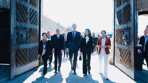 Los reyes, Felipe VI y Letizia en el campo de concentración de Mauthausen