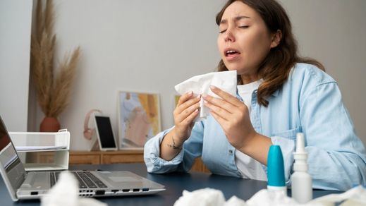 Mujer con alergia
