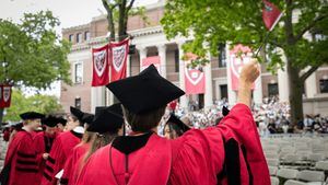 Harvard sigue en el punto de mira de Trump: cancelará todos los contratos federales con la universidad