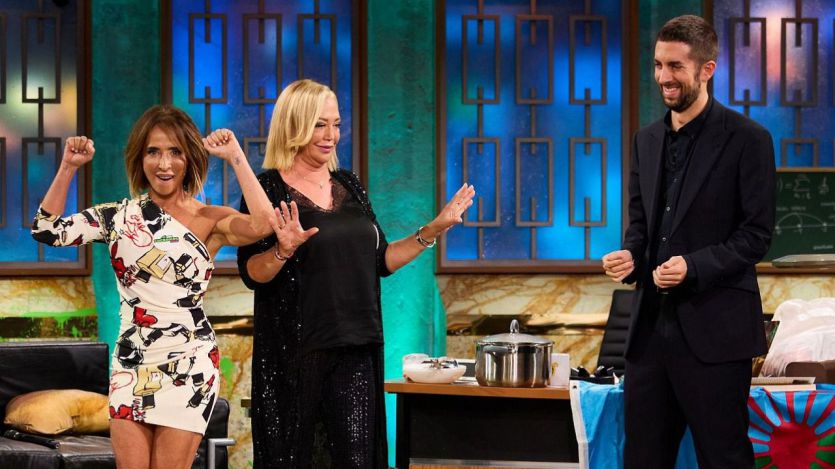 María Patiño y Belén Esteban, en 'La Revuelta' con David Broncano