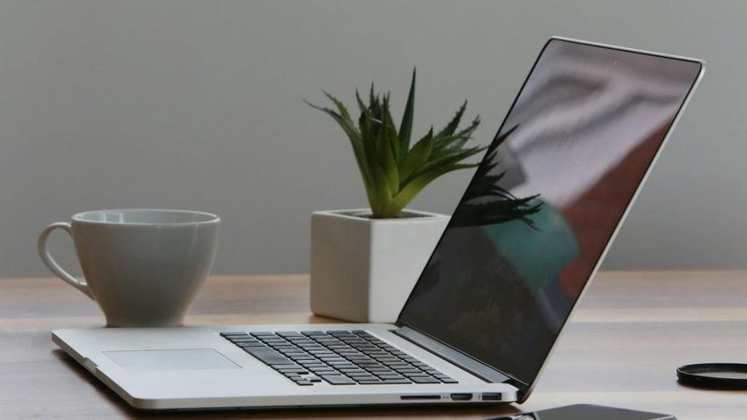 Tendencias en consumo tecnológico en Perú: ¿Qué laptop y celulares elegir en 2025?