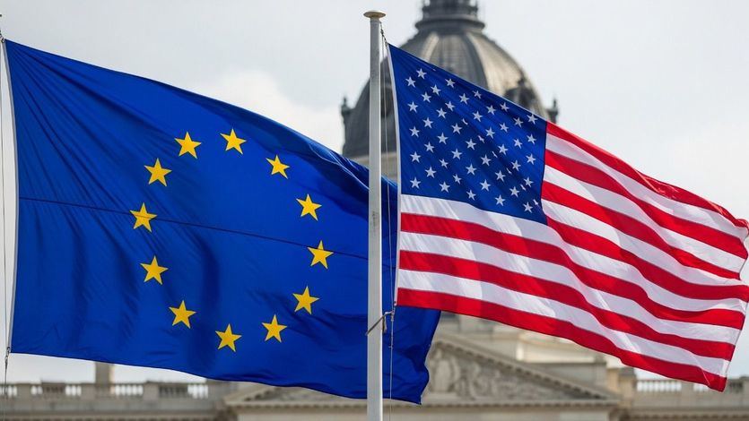 Una bandera de la UE y otra de EEUU