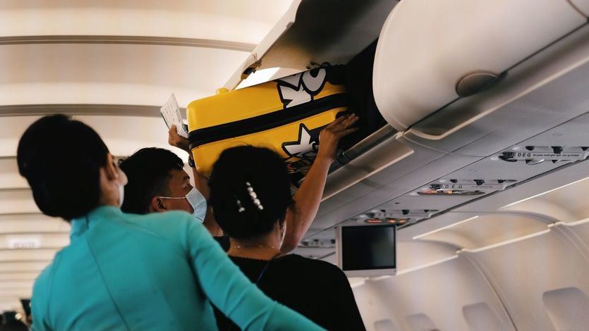 Equipaje en el avión