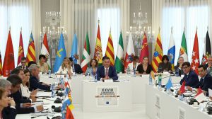 Conferencia Presidentes: el Gobierno remarca que Ayuso fue la única del PP que se levantó por las lenguas cooficiales