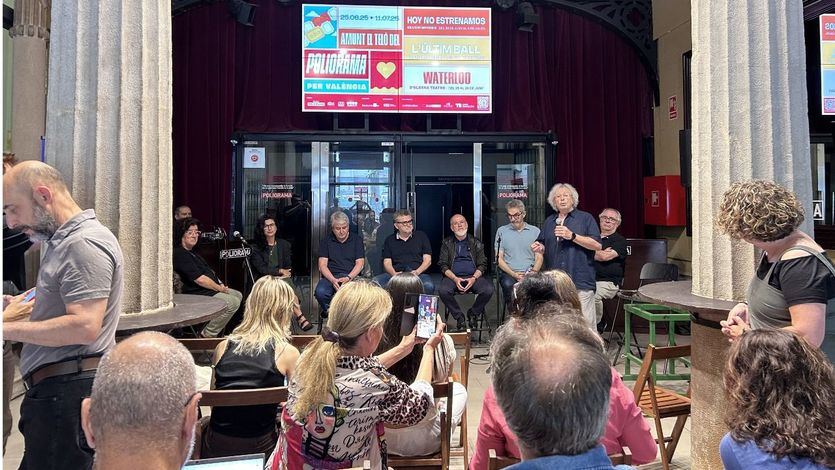 Toni Albaladejo se dirige a los asistentes.