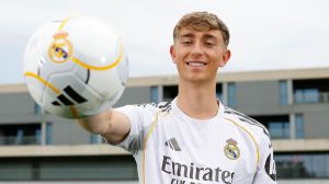 El Madrid presenta a Dean Huijsen, el central nacido neerlandés y acento andaluz