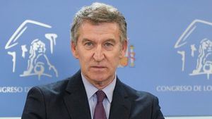 Feijóo censura que España tenga un Gobierno en "vilo con cada imputado" y un fiscal general en el banquillo