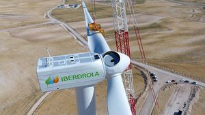 Iberdrola firma un acuerdo de compra de energía eólica con Renfe por 3.700 GWh hasta 2035