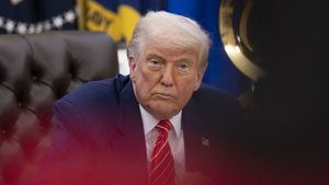 Trump se da 2 semanas para decidir si Estados Unidos ataca también a Irán