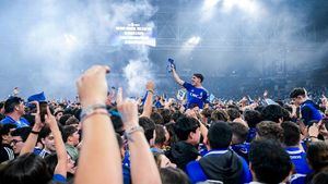 El Oviedo vuelve a Primera 24 años después: euforia total entre la afición