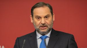 Ábalos denuncia la "inacción" policial tras el "acoso" en su domicilio