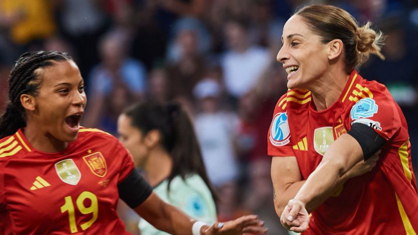 Esther González celebra un gol