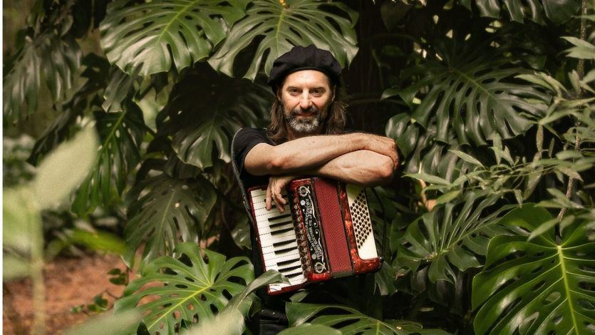 Chango Spasiuk, referente en la música popular de Argentina, presenta en la sala Galileo de Madrid el espectáculo ‘Taco y suela: tradición’