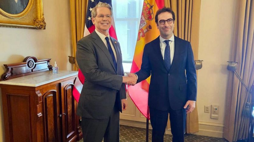 Carlos Cuerpo y el secretario del Tesoro de EEUU, Scott Bessent