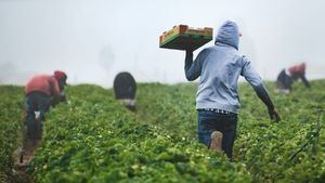 Vox propone la repatriación de millones de migrantes en España