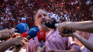 Abascal exige un referéndum sobre la inmigración: "Que pregunten en los barrios, en los pueblos..."