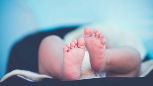 Un niño de 6 años mata a una bebé al jugar con ella como si fuera "una muñeca" y tirarla al suelo