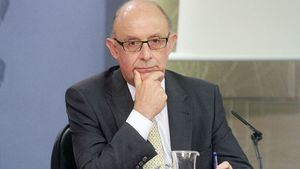El despacho de Montoro utilizaba su influencia para colocar a "personas afines en la Administración"