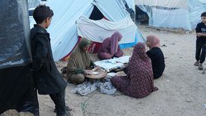 España envía 12 toneladas de alimentos a Gaza a través del Ejército