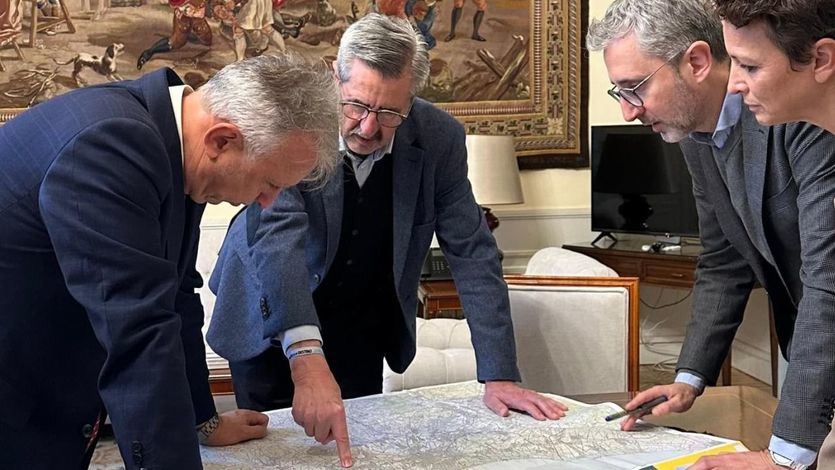 José María Ángel Batalla, segundo por la izquierda