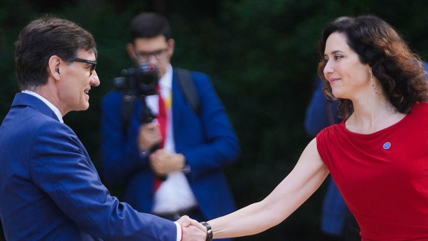 Ayuso, con Salvador Illa en la Conferencia de Presidentes
