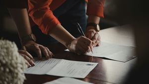 Cómo saber si una herencia conlleva deudas y mecanismos legales para no atarse a ellas