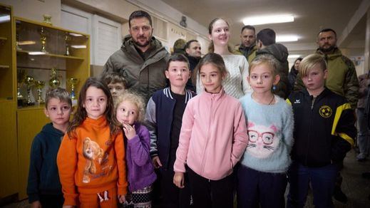 El presidente de Ucrania, Volodímir Zelensky, en una visita