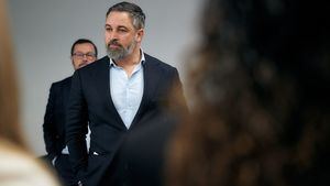 Estupor por el enfrentamiento de Abascal con la Iglesia tras el 'caso Jumilla': todos perplejos