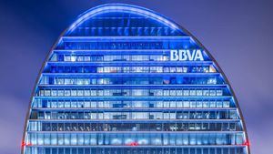 El BBVA mantiene la oferta de la opa al Banco Sabadell, que se materializará en septiembre