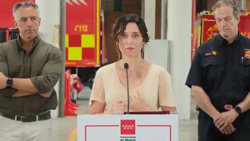 Isabel Díaz Ayuso, presidenta de la Comunidad de Madrid en un parque de bomberos