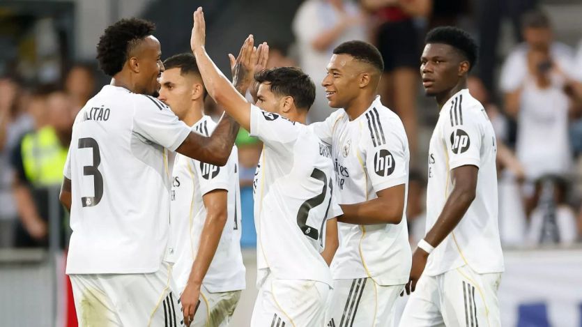 Los jugadores del Real Madrid, celebrando un gol