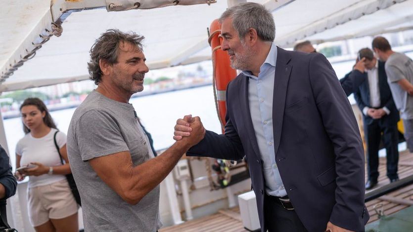 El presidente de Canarias Fernando Clavijo en el Open Arms