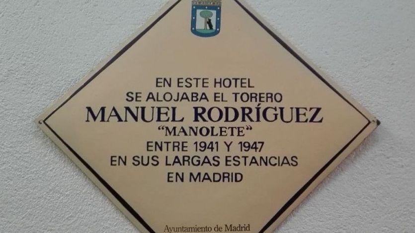 La Asociación El Toro pregunta al Ayuntamiento por la actualmente desaparecida histórica placa del torero Manolete en el Hotel Victoria