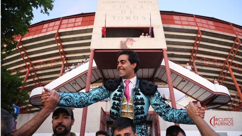 El local Miguel de Pablo salió a hombros por la Puerta Grande del coso de La Corredera de Colmenar Viejo.