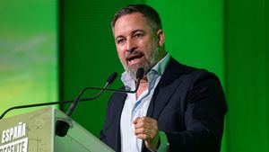 Vox se dispara en las encuestas a costa del PP y el PSOE mejora tras la crisis del 'caso Cerdán'