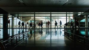 Caos en Barajas por una huelga de los trabajadores de los controles de seguridad: colas y vuelos perdidos