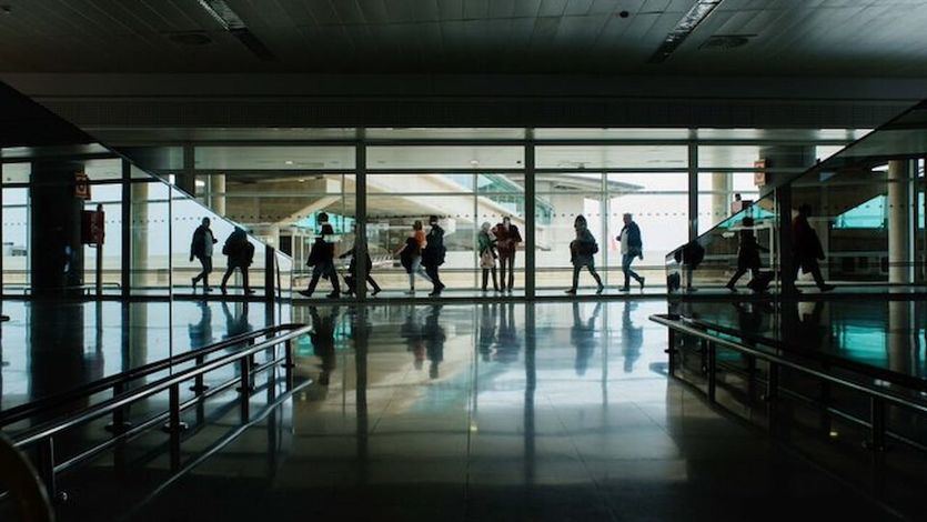 Viajeros en el Aeropuerto de Madrid Barajas