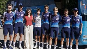 Ayuso y Almeida estallan tras los incidentes en La Vuelta: "El presidente del Gobierno, responsable"