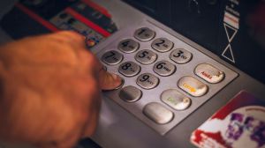 Detenidos estafadores que engañaban a ancianos en cajeros automáticos en lugares como Fuenlabrada