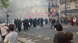 Casi 200 detenidos en Francia durante la huelga general que exige la retirada de los recortes