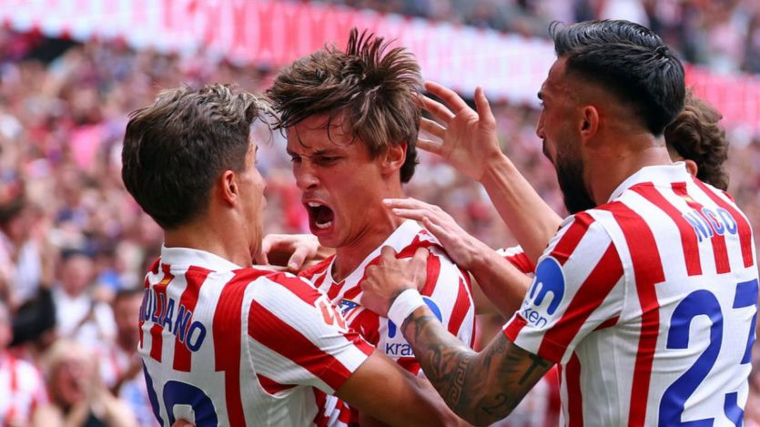 Los jugadores del Atleti celebran un gol