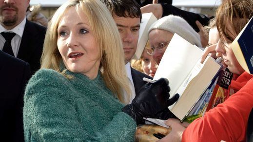 J.K. Rowling pasa del ofrecimiento de paz de Emma Watson: 'Ignora lo ignorante que es'